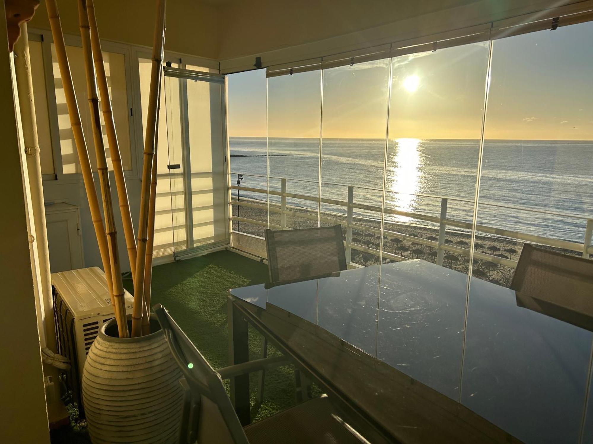 Apartamento En Primera Linea/Beachfront Apartment Фуенхірола Екстер'єр фото